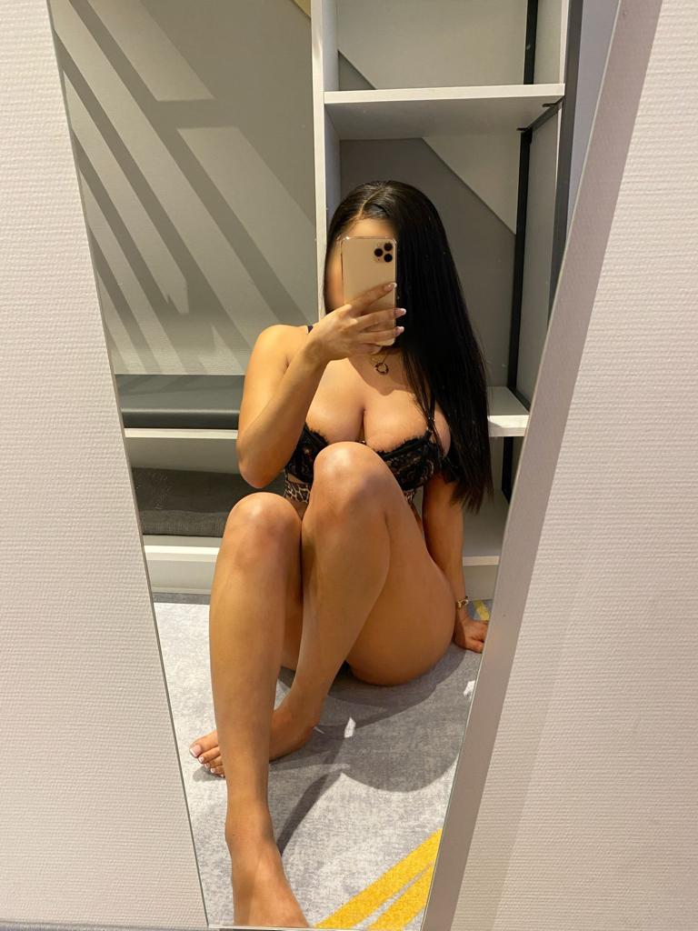 Ashley in der Monaco Residenz