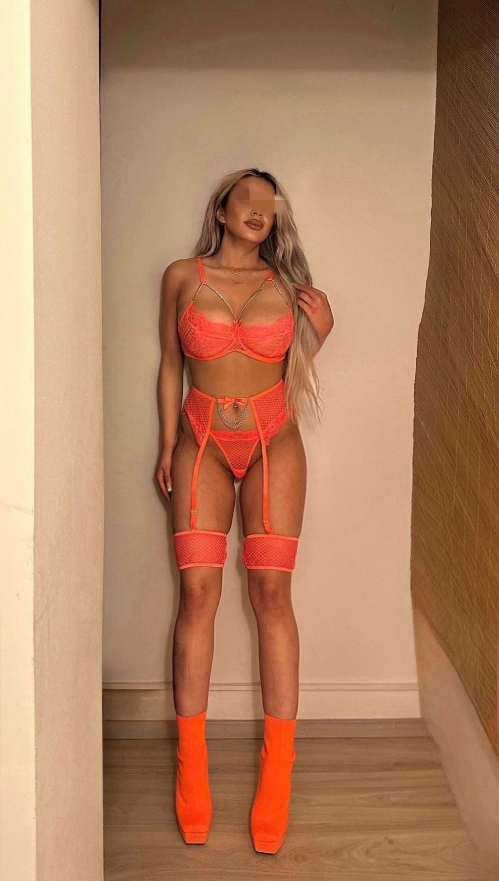 Ella Deep in der Monaco Residenz