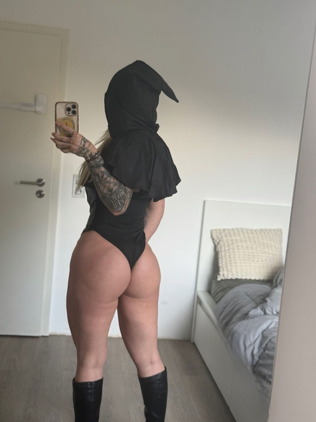 Kim in der Monaco Residenz