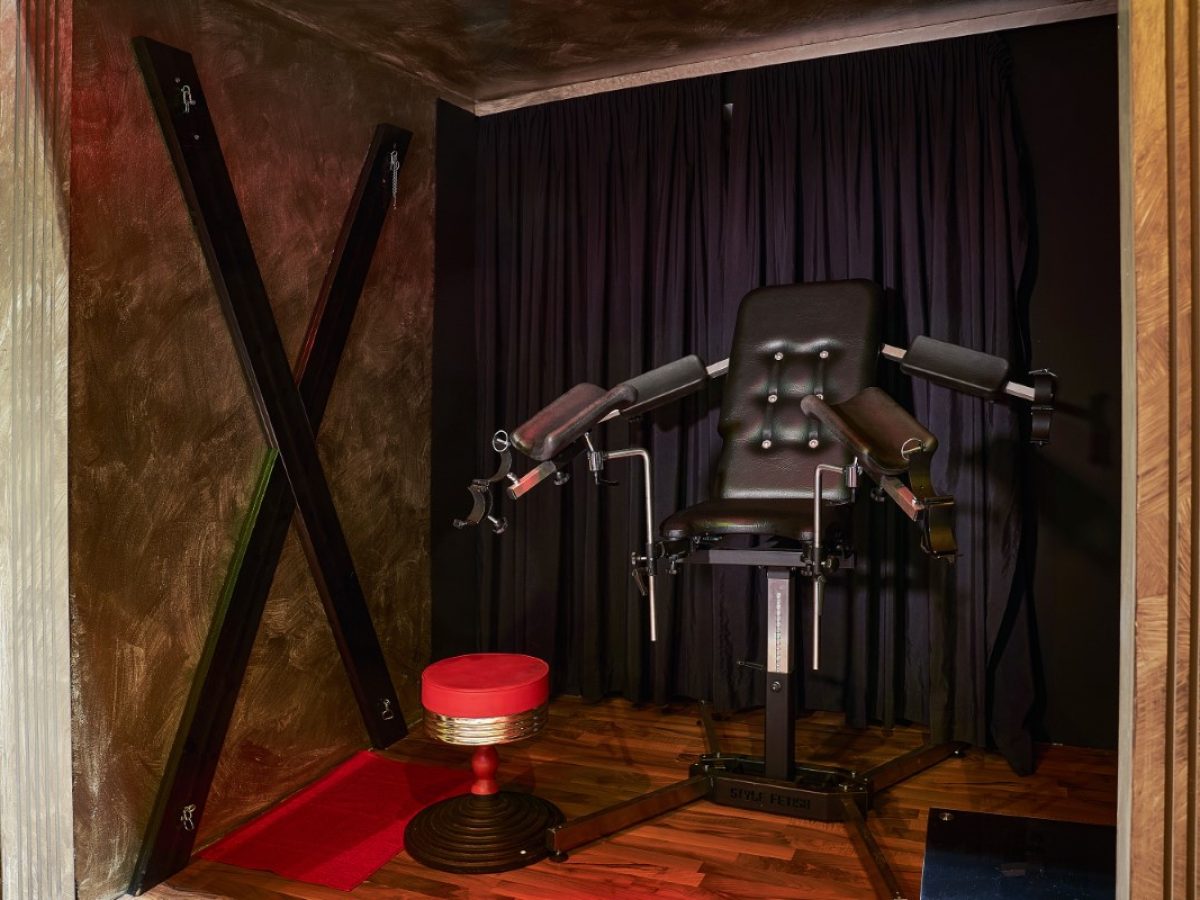 Dark Suite – Zimmer der Monaco Residenz München